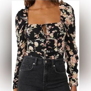 NWT Free People Hilary Printed top. 💜